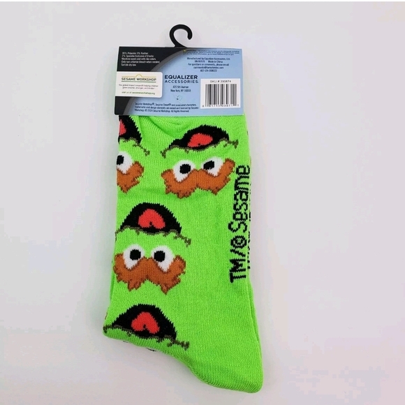4/$25 Sesame Street Oscar the Grouch Novelty Character Crew Socks New - Picture 3 of 4